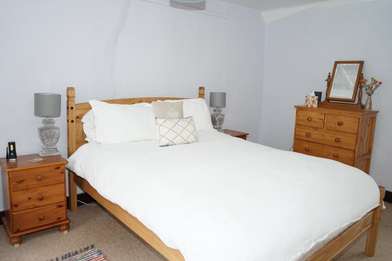 Character 2 Double Bedroom Cottage In Shaftesbury Exterior photo