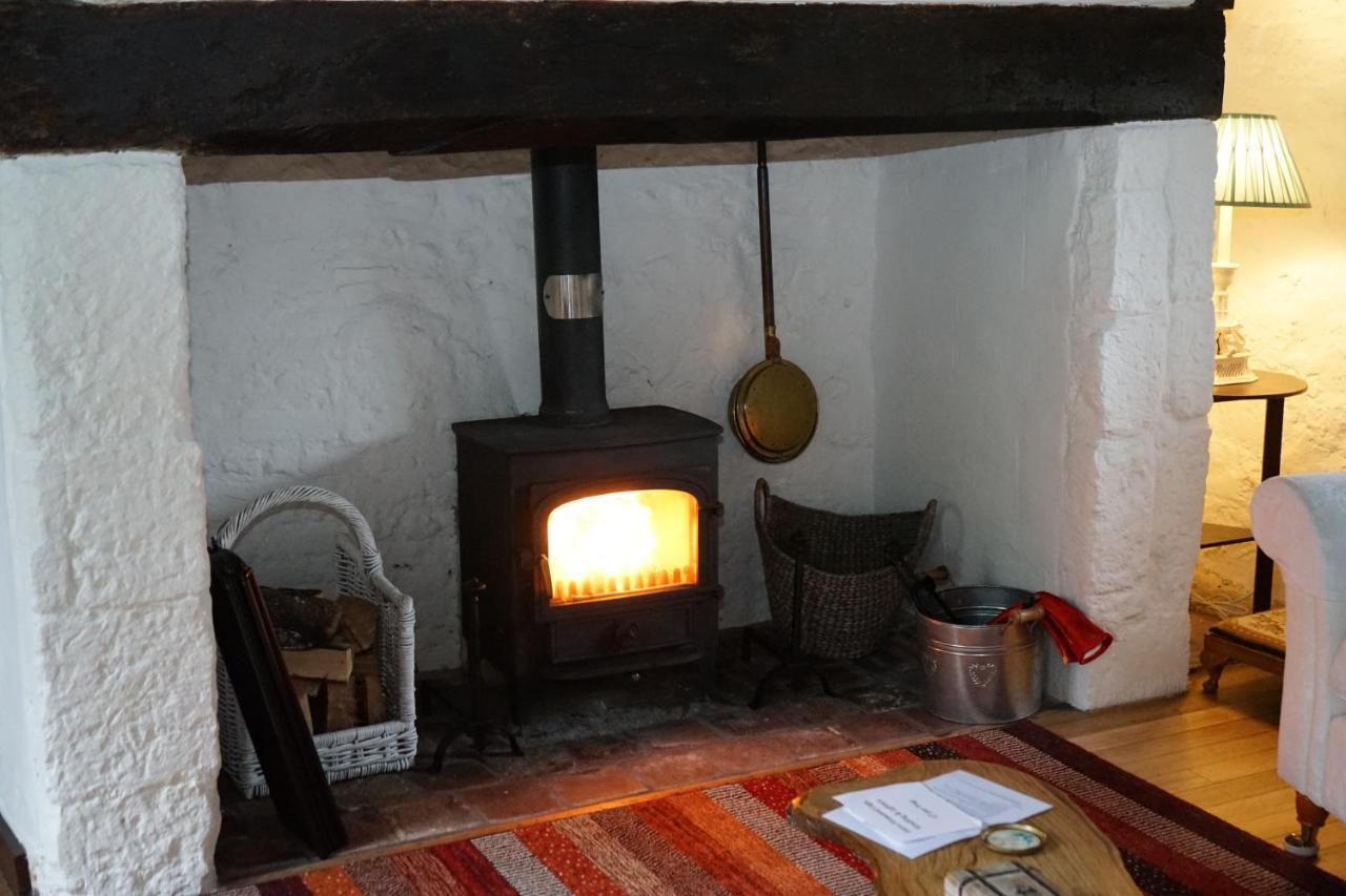 Character 2 Double Bedroom Cottage In Shaftesbury Exterior photo