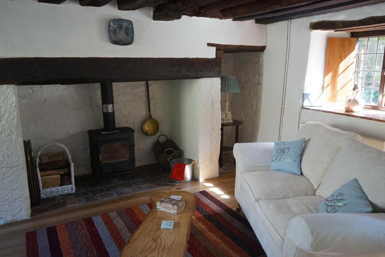 Character 2 Double Bedroom Cottage In Shaftesbury Exterior photo