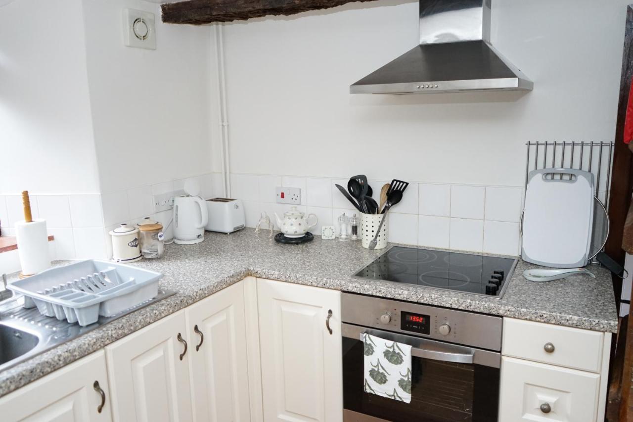 Character 2 Double Bedroom Cottage In Shaftesbury Exterior photo