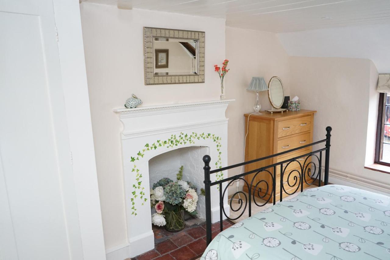 Character 2 Double Bedroom Cottage In Shaftesbury Exterior photo