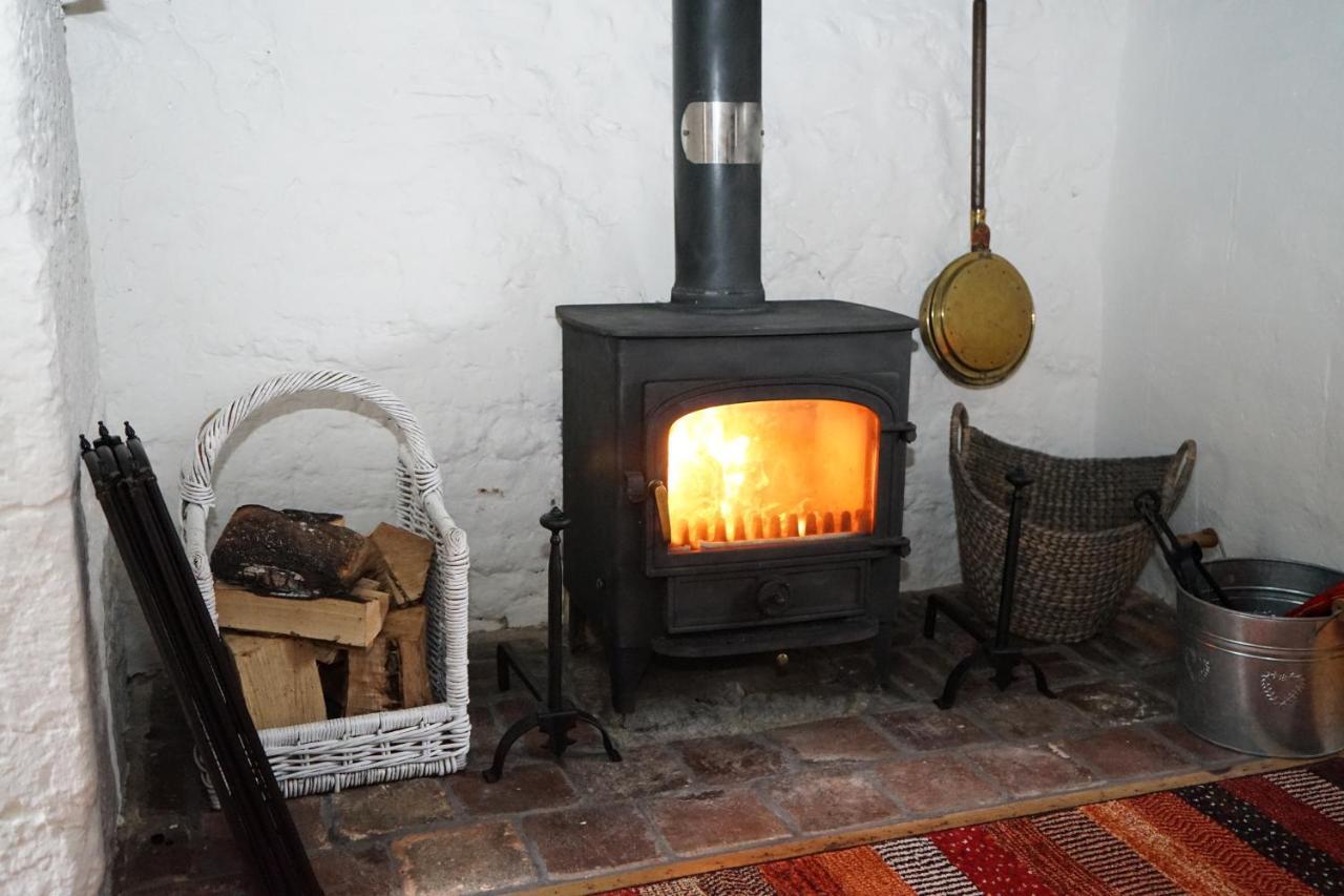 Character 2 Double Bedroom Cottage In Shaftesbury Exterior photo