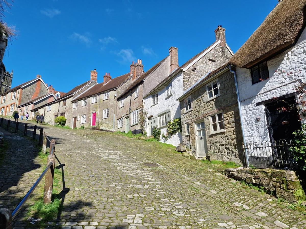 Character 2 Double Bedroom Cottage In Shaftesbury Exterior photo