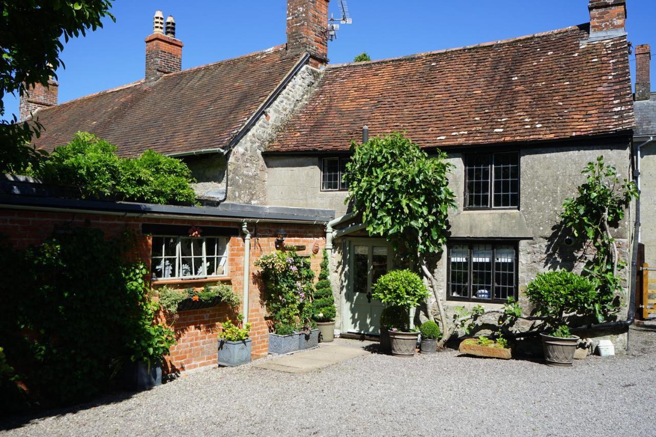 Character 2 Double Bedroom Cottage In Shaftesbury Exterior photo
