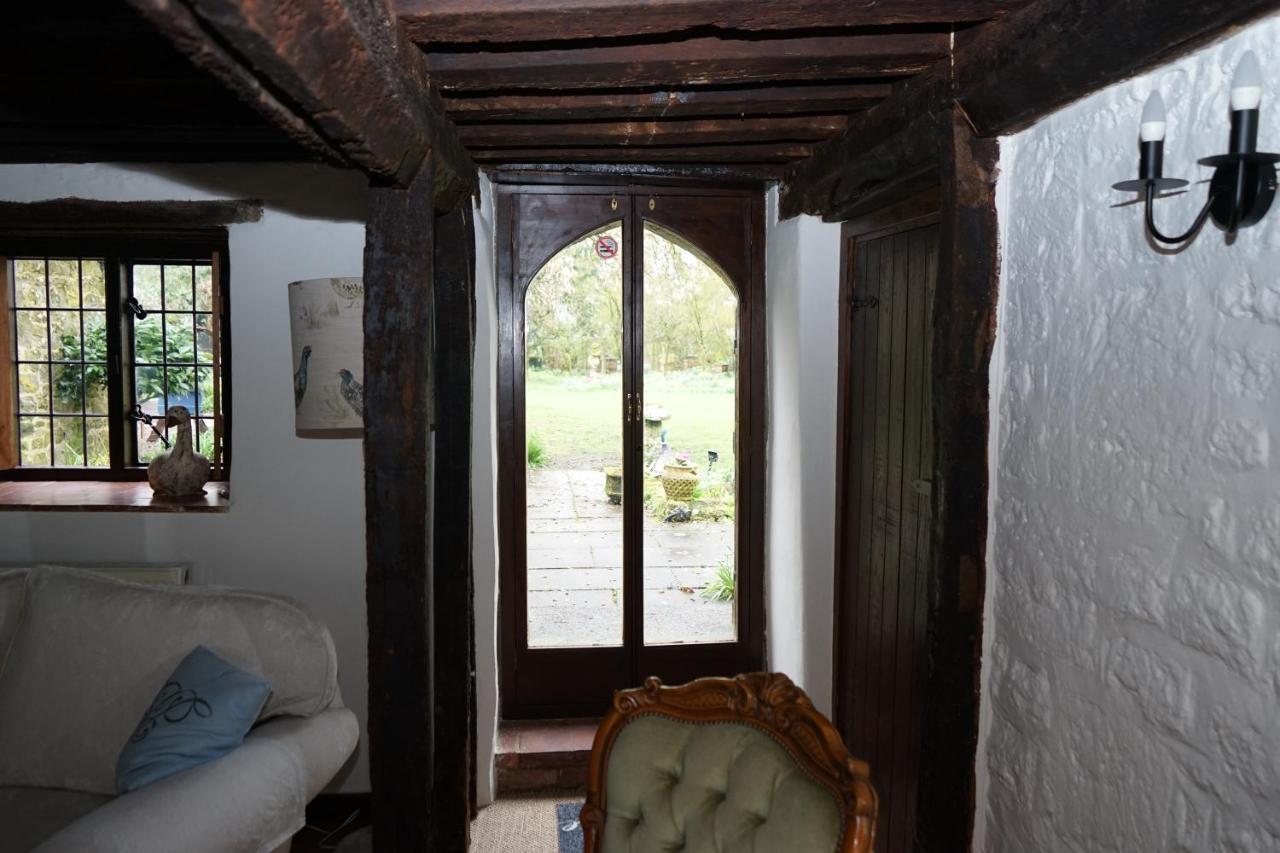 Character 2 Double Bedroom Cottage In Shaftesbury Exterior photo