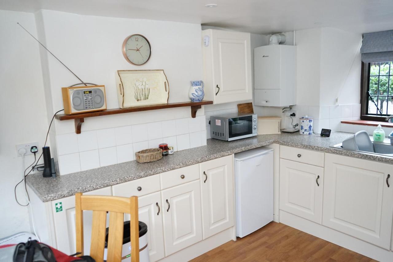 Character 2 Double Bedroom Cottage In Shaftesbury Exterior photo