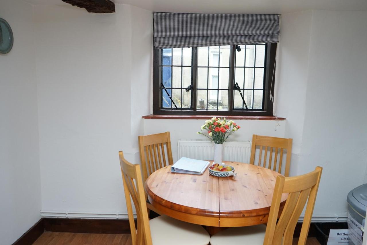 Character 2 Double Bedroom Cottage In Shaftesbury Exterior photo