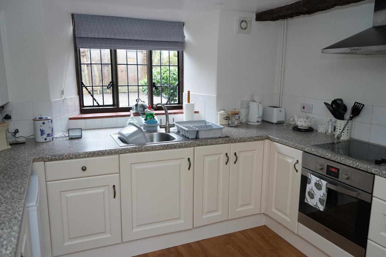 Character 2 Double Bedroom Cottage In Shaftesbury Exterior photo