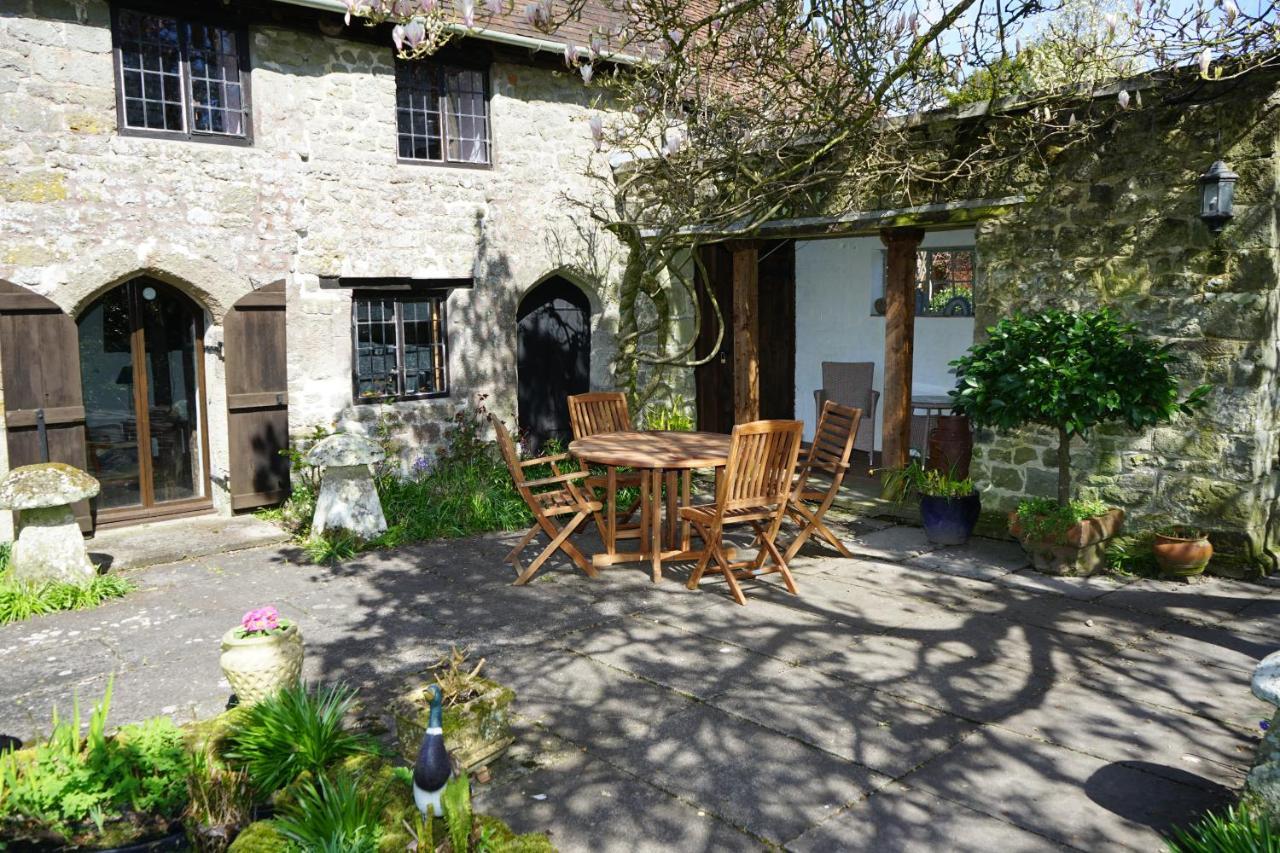 Character 2 Double Bedroom Cottage In Shaftesbury Exterior photo