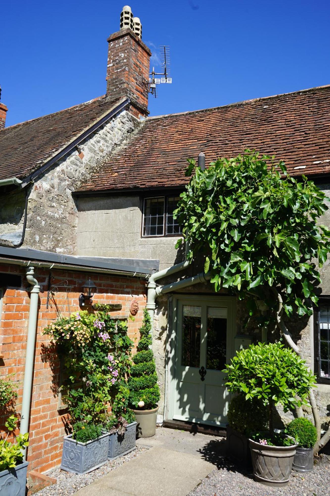 Character 2 Double Bedroom Cottage In Shaftesbury Exterior photo